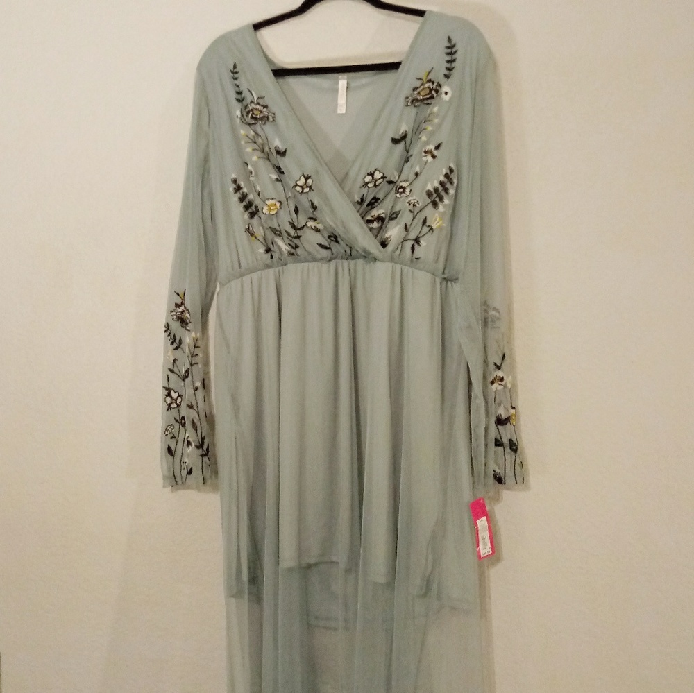 NWT Xhilaration Floral Embroidered Dress